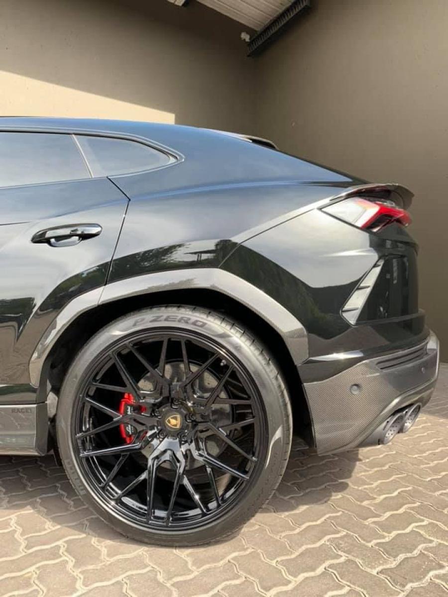 Колеса Lamborghini Urus by RACE! 2019 года  (фото 6 из 21)